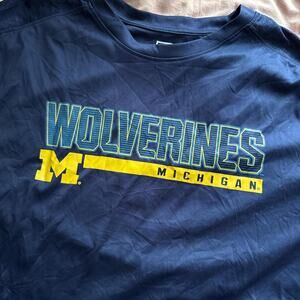 Navy and yellow michigan wolverines tee xl